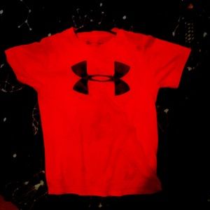 A size 6 boys shirt it dosnt fit me anymore